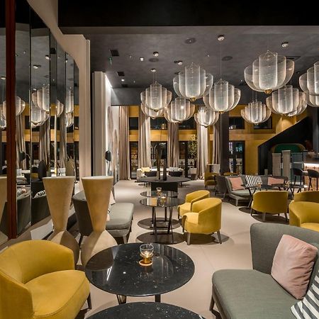 Monograph Freedom Square Hotel Tbilisi Ngoại thất bức ảnh The interior of the RITZ-CARLTON, Tsim Sha Tsui, Hong Kong