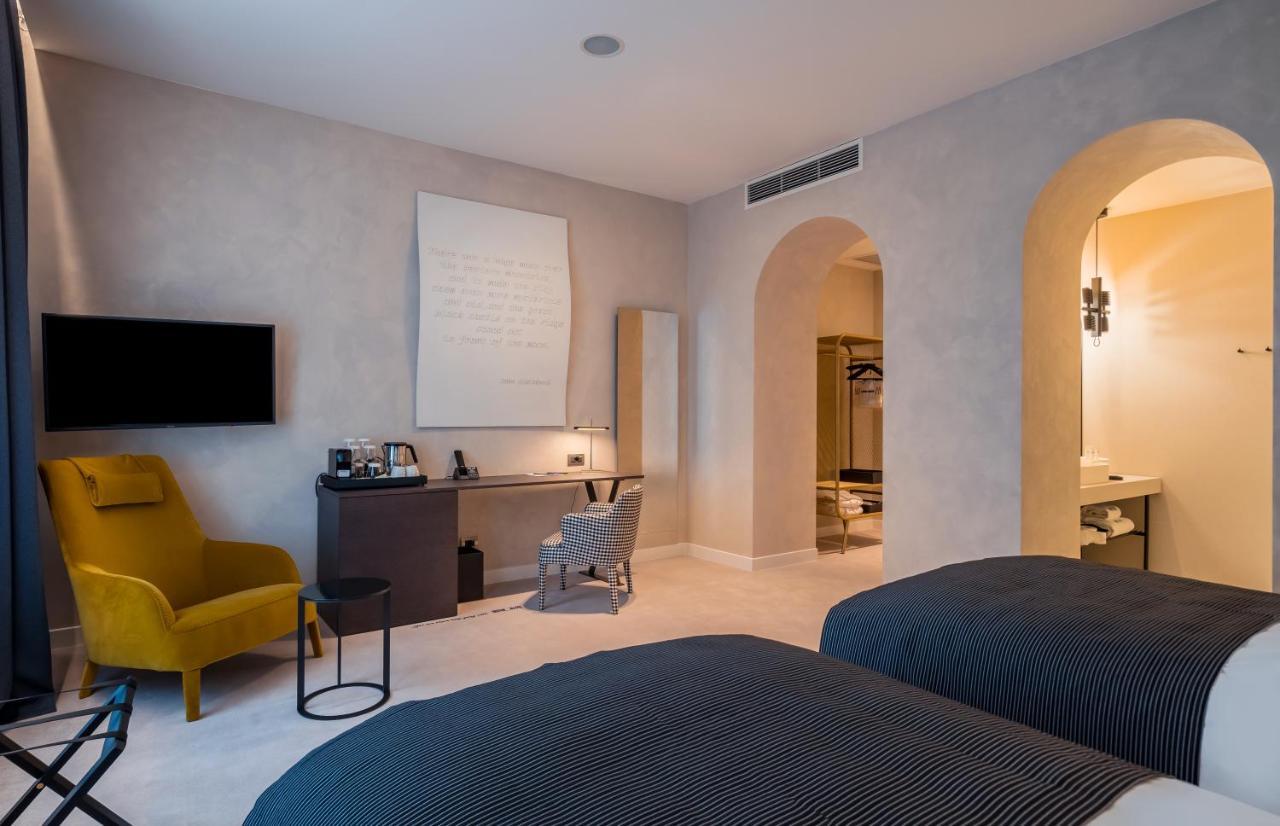 Monograph Freedom Square Hotel Tbilisi Ngoại thất bức ảnh Deluxe room