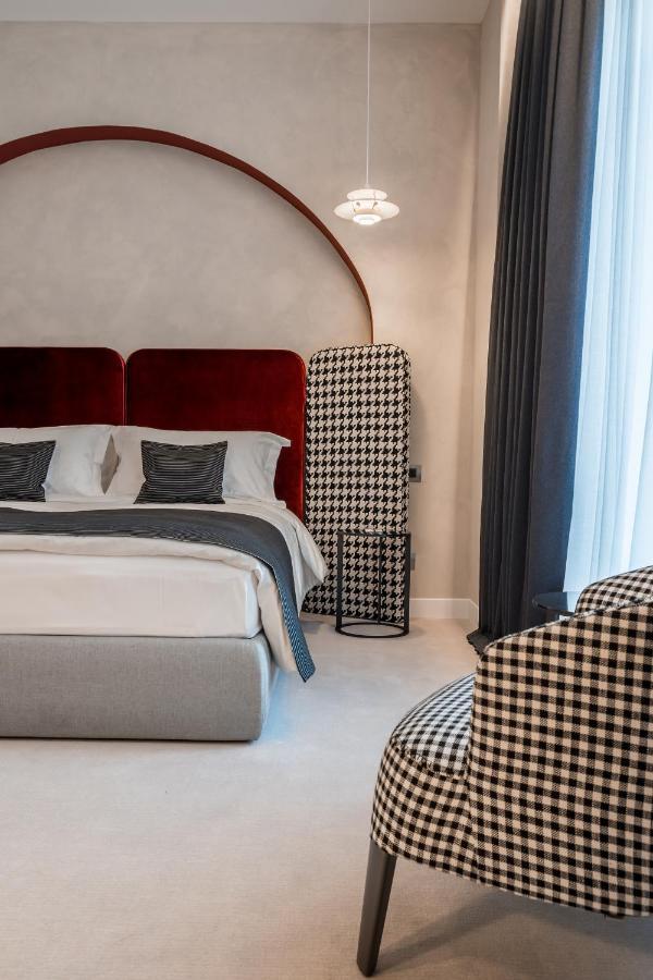 Monograph Freedom Square Hotel Tbilisi Ngoại thất bức ảnh A bedroom at the hotel