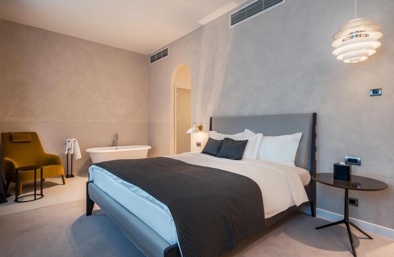 Monograph Freedom Square Hotel Tbilisi Ngoại thất bức ảnh