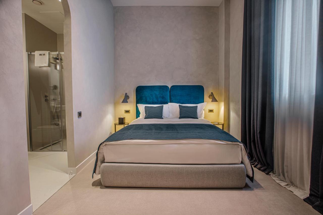 Monograph Freedom Square Hotel Tbilisi Ngoại thất bức ảnh A bedroom at the hotel
