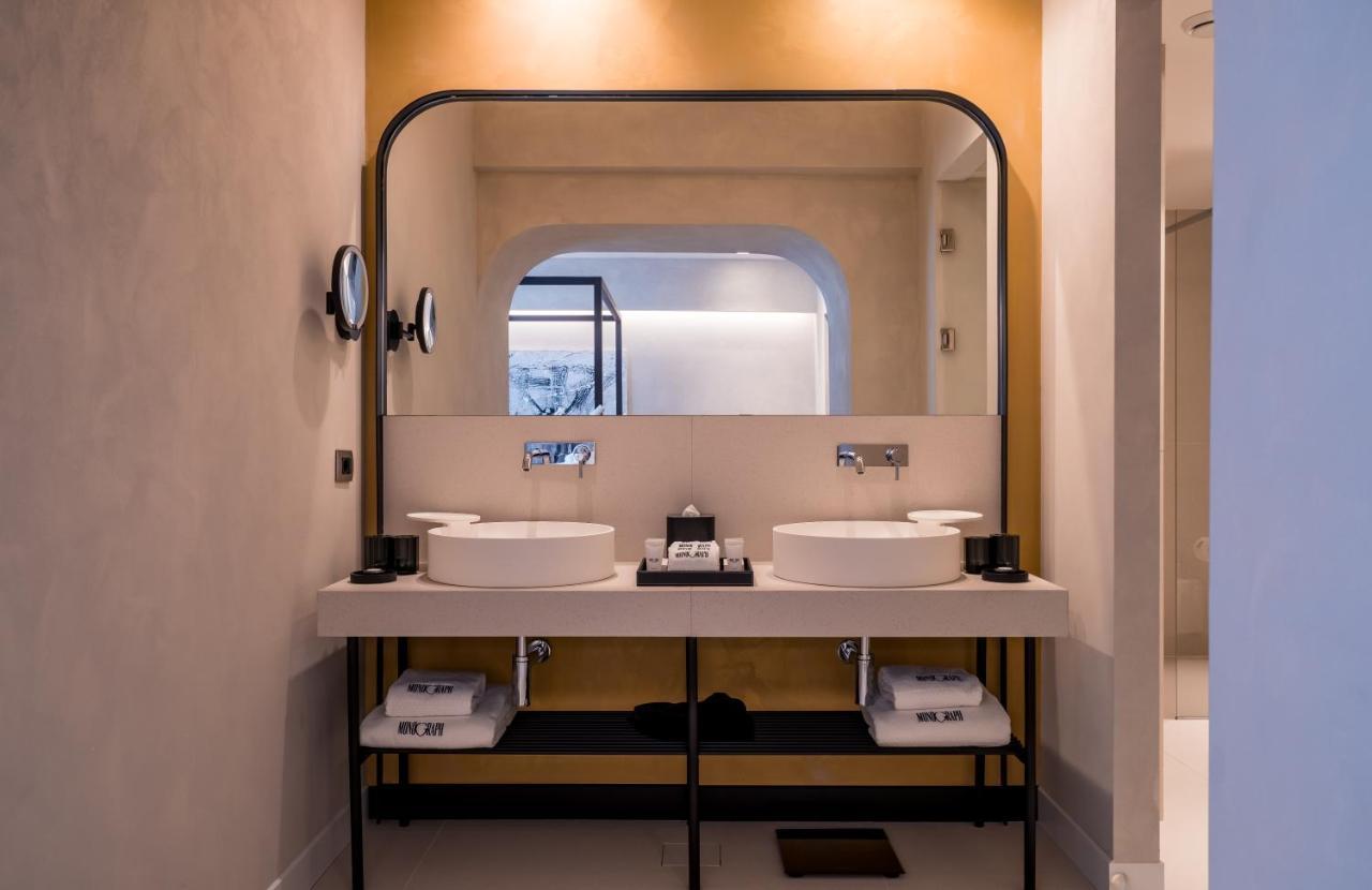Monograph Freedom Square Hotel Tbilisi Ngoại thất bức ảnh Bathroom