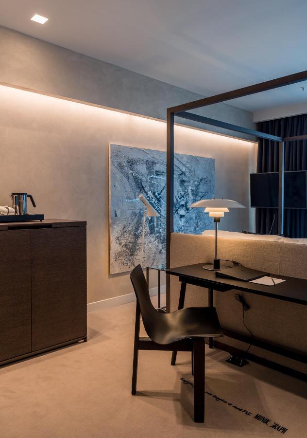 Monograph Freedom Square Hotel Tbilisi Ngoại thất bức ảnh A room at the hotel