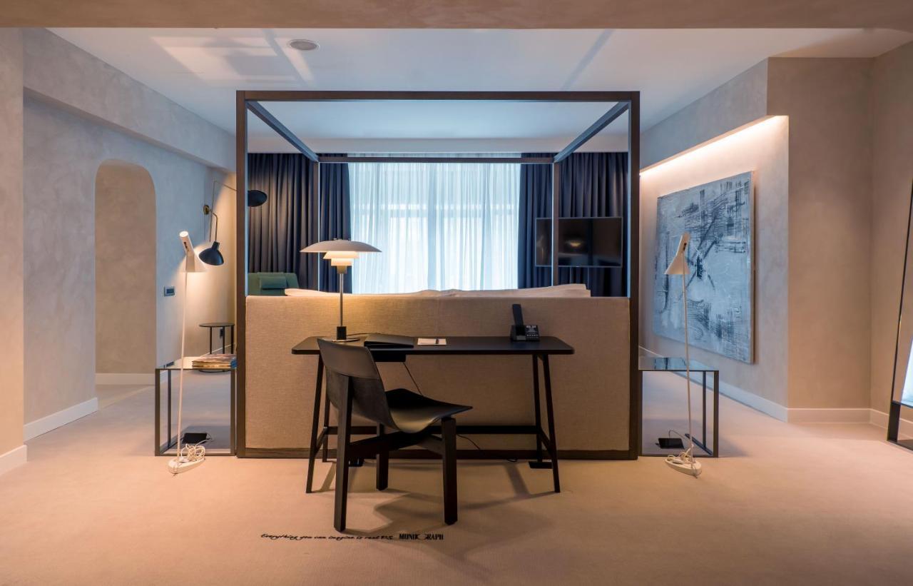 Monograph Freedom Square Hotel Tbilisi Ngoại thất bức ảnh A room at the hotel