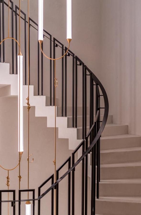 Monograph Freedom Square Hotel Tbilisi Ngoại thất bức ảnh A curved stair