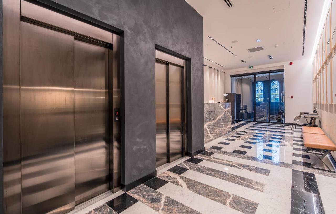 Monograph Freedom Square Hotel Tbilisi Ngoại thất bức ảnh The elevators at the hotel