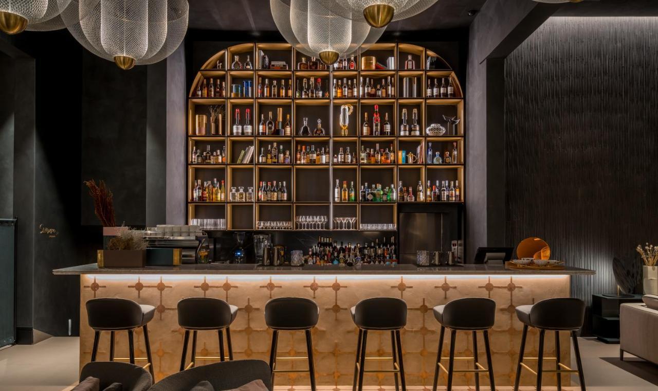 Monograph Freedom Square Hotel Tbilisi Ngoại thất bức ảnh The bar at the restaurant